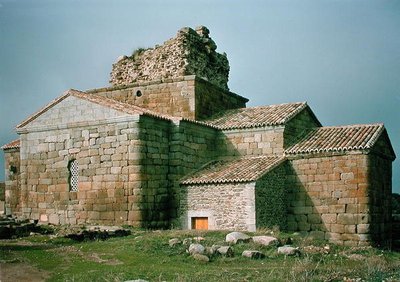 Ansicht der Südfassade, erbaut ca. 862-930 von Spanish School